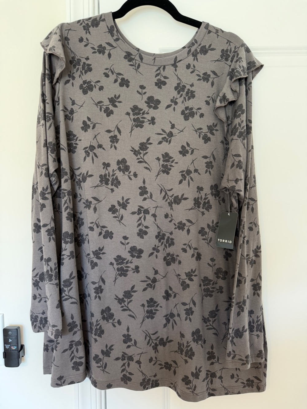 NWT Torrid Gray Floral Ruffle Long Sleeve Top